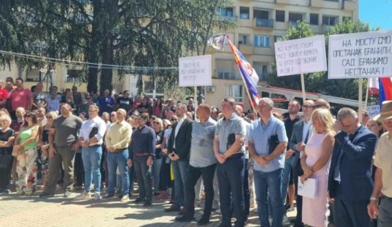 Protesta në Veri, serbët u deklaruan  kundër hapjes së Urës së Ibrit