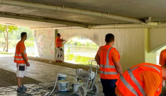 Ka filluar pastrimi dhe ngjyrosja e Urës së Ibrit 