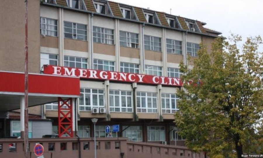 Vdiq në QKUK personi që ishte aksidentuar