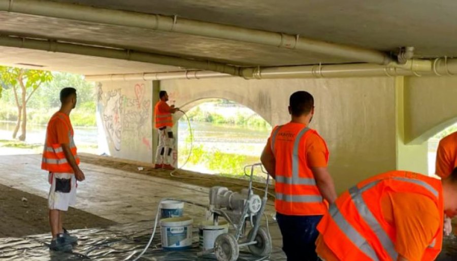 Ka filluar pastrimi dhe ngjyrosja e Urës së Ibrit 