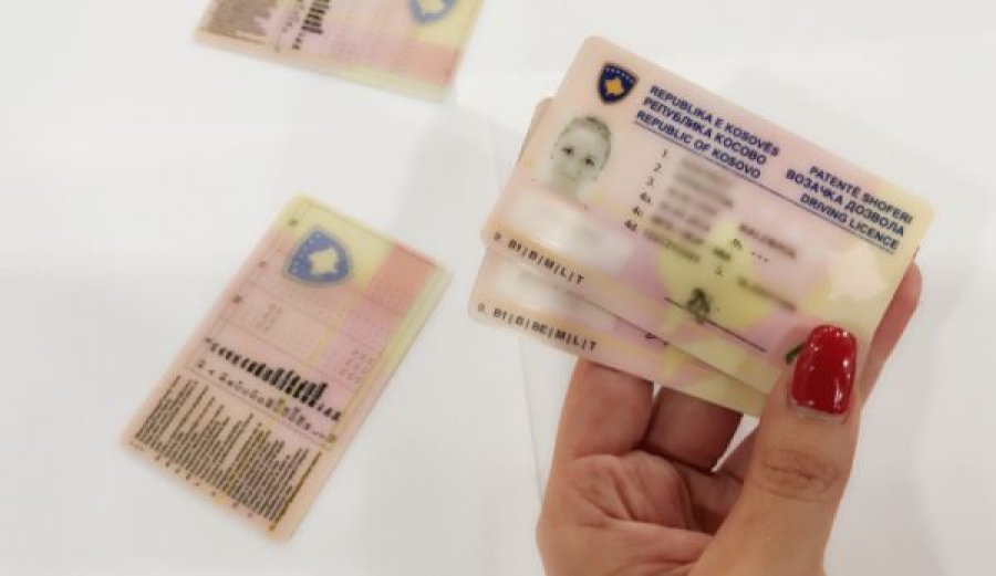 “Kërkesa të shumta”, Sveçla e shtyn deri më 23 gusht afatin për konvertimin e patentë shoferëve nga ilegalë në RKS