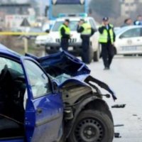 Rrihen dy persona ndërmjet vete pasi aksidentohen me vetura
