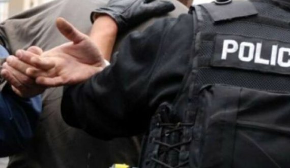 Grabiten zinxhirë ari në korrik, policia arrestoi sot dy persona në Prishtinë