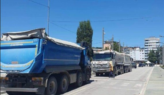 Nenad Radosavljeviq: Kurti herët ose vonë do ta hapë urën, Vuçiq ia ka dorëzuar Kosovës administrimin e serbëve