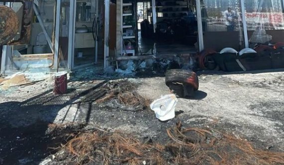 Pamje nga zjarri në afërsi të aeroportit, i gjithë objekti u bë shkrumb e hi