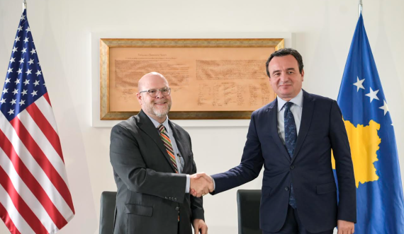 Hovenier: SHBA e mirëpret vendimin e Qeverisë për mallrat që futen nga Serbia