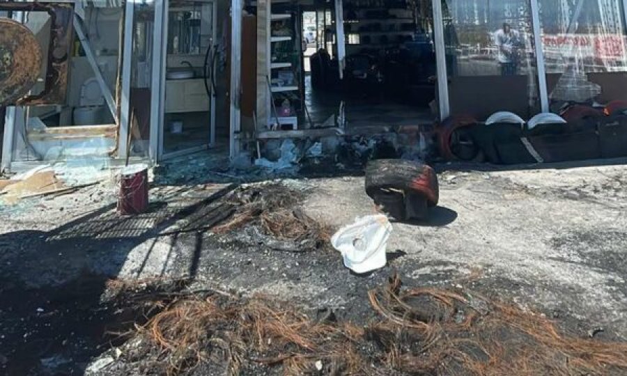 Pamje nga zjarri në afërsi të aeroportit, i gjithë objekti u bë shkrumb e hi