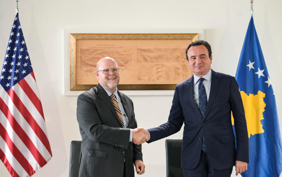 Hovenier: SHBA e mirëpret vendimin e Qeverisë për mallrat që futen nga Serbia