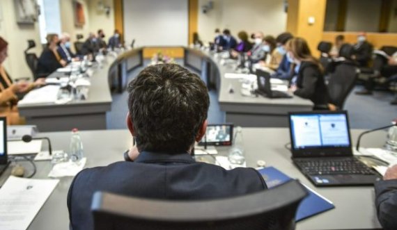 Kurti mbledh kabinetin e tij, ky është rendi i ditës
