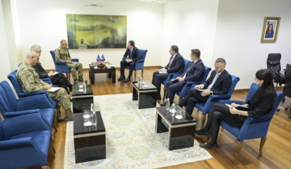 Qeveria insiston në hapje të Urës së Ibrit, KFOR do dialog politik dhe koordinim – Çka u tha pas takimit Kurti-Ulutas