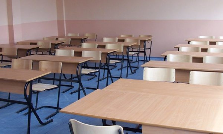Pamje dramatike të evakuimit nga shkolla në Graz