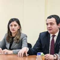 Kurti: Kandidatura e Albulena Haxhiut nuk tërhiqet