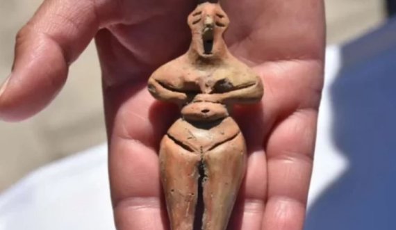 Gjendet një statujë femër 8 mijë vjeçare 