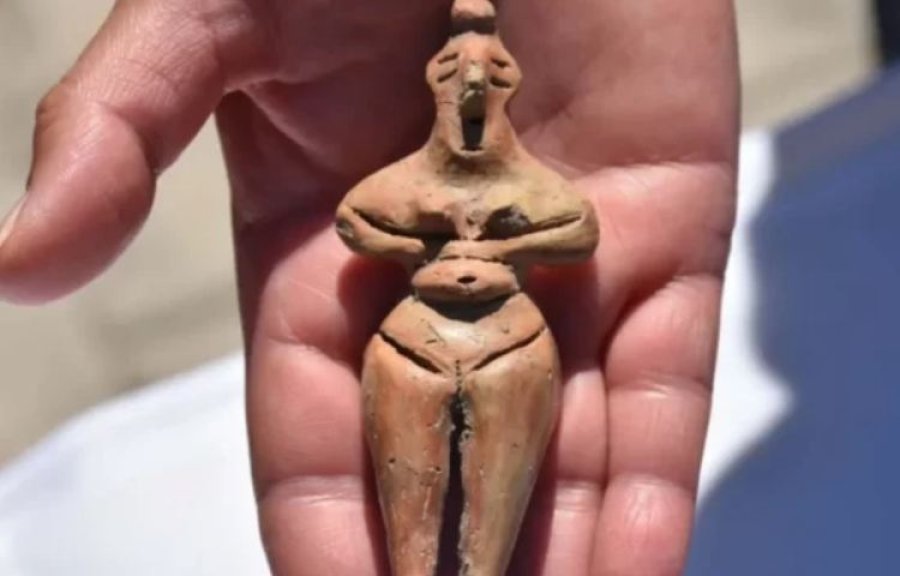 Gjendet një statujë femër 8 mijë vjeçare 