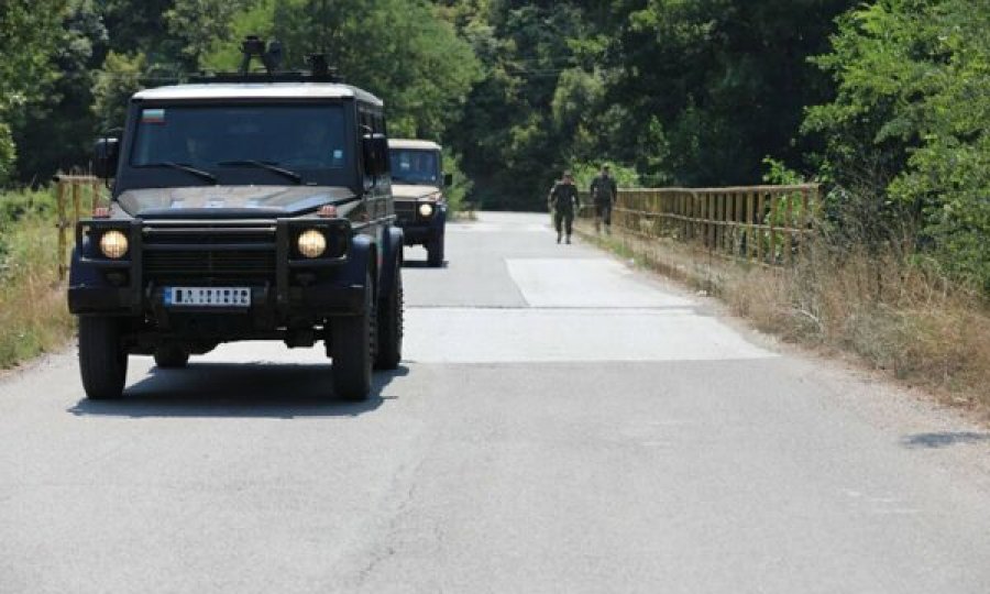 KFOR shton patrullimet në kufirin Kosovë-Serbi