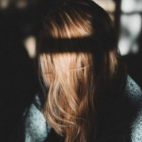 Zhduket një vajzë, babai raporton rastin në polici