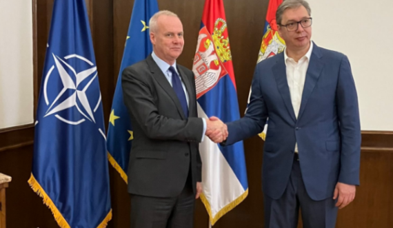 Zyrtari i NATO’s takon Vuçiqin, i bën thirrje që të ndihmojë të sigurohet llogaridhënie e plotë për Banjskën dhe sulmet ndaj KFOR’it