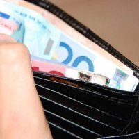 Qytetari dorëzon në polici kuletën që e gjeti në oborr