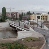 Një grua ka rënë nga ura e Ibrit në Mitrovicë