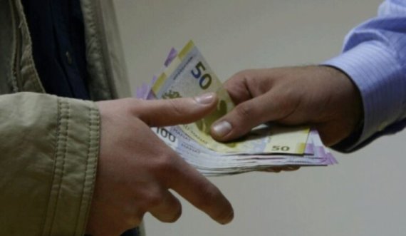 Një zyrtar arrestohet për marrje ryshfeti në Gjakovë 