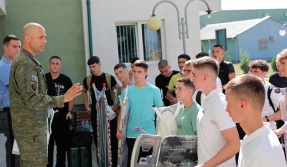 22 kandidatë nisin rrugëtimin e tyre ushtarak për t`u bërë kadetë të FSK-së