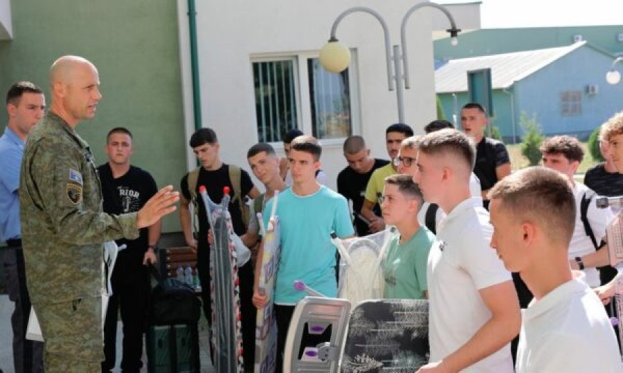 22 kandidatë nisin rrugëtimin e tyre ushtarak për t`u bërë kadetë të FSK-së