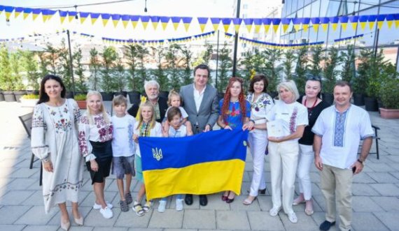 Kryeministri Kurti pret qytetarë ukrainas për Ditën e Pavarësisë së Ukrainës: Kosova është bërë shtëpi e dytë për ta