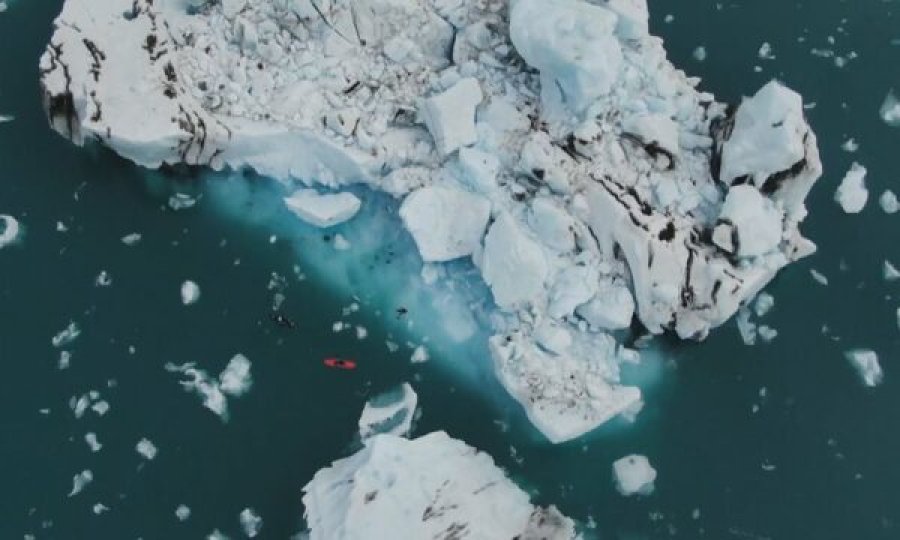 Shembet shpella e akullit në Islandë, vdes një turist, zhduken dy të tjerë