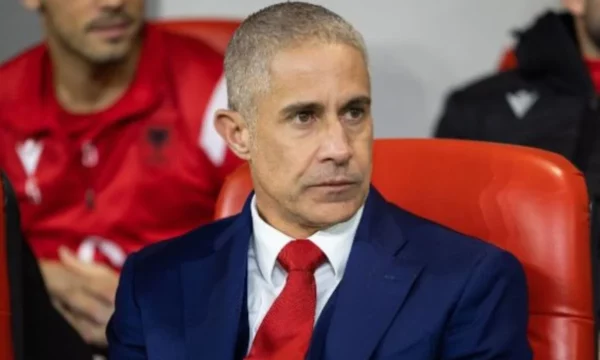 Sylvinhos i vdes nëna, trajneri i Kombëtares udhëton drejt Brazilit