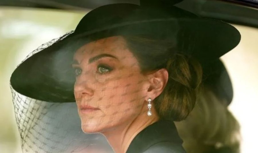 Kate Middleton tregon mbështetje me anë të këtij gjesti