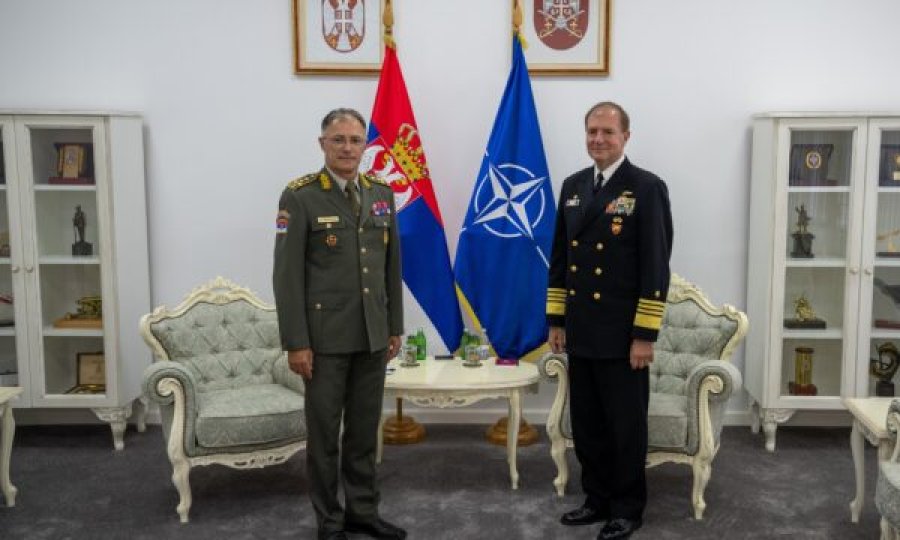 Admirali i NATO’s në Beograd për t’u siguruar që 'linjat' e komunikimit mbesin të hapura