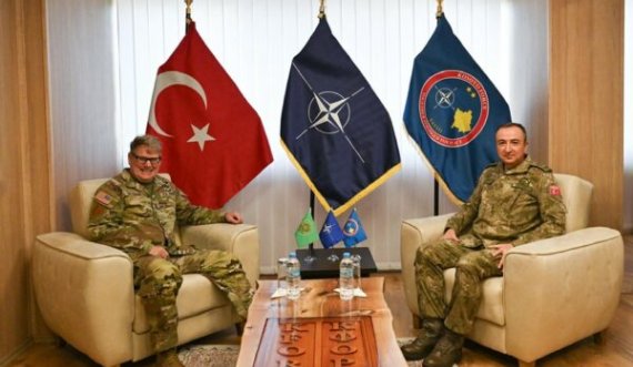 Një ushtarak i lartë amerikan i NATO-s zbarkon në Kosovë