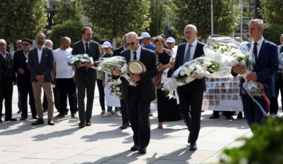 Hovenier i bashkohet Kurtit dhe korit diplomatik në Ditën e të Zhdukurve, ka një thirrje për institucionet