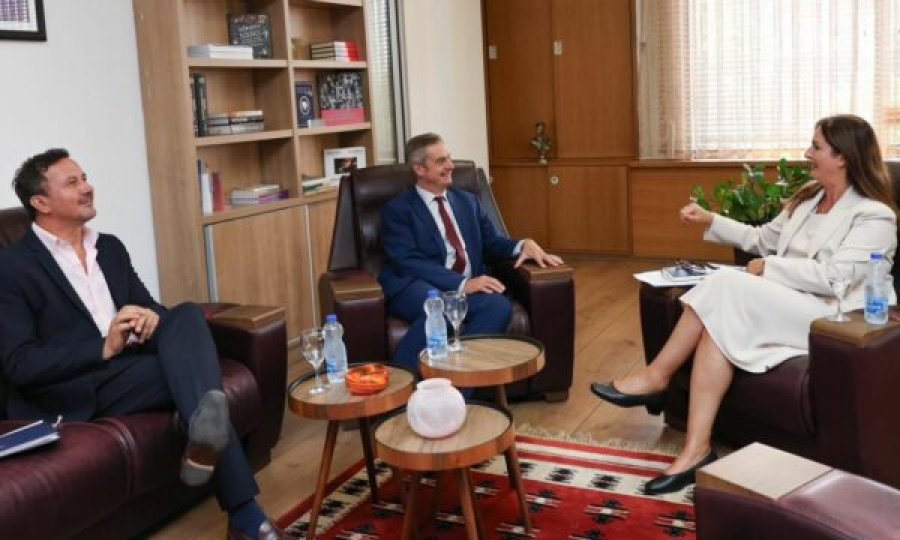 Nagavci dhe ambasadori britanik flasin për çështje të rëndësishme rreth arsimit