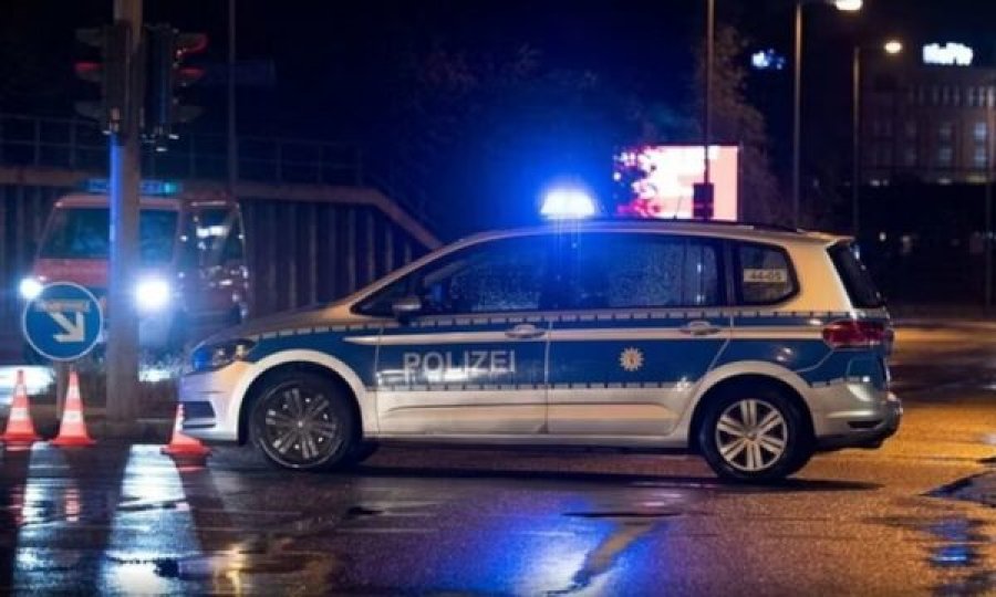 Ngjarje e rëndë në Gjermani, një grua ther me thikë pasagjerët e një autobusi