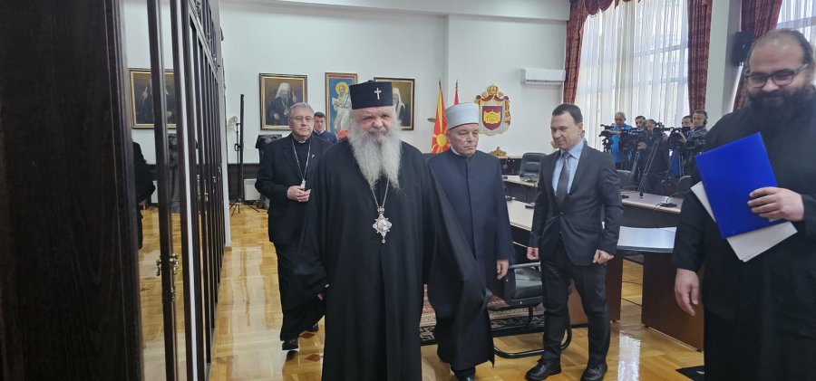 Marioneta antikombëtare në pritje të Çmimit Nobel për 'Bashkëjetesë'