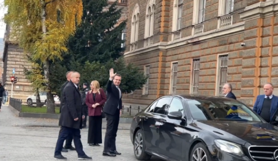 Albin Kurti takohet me anëtarët e Presidencës së Bosnjës