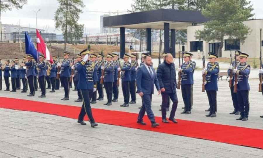 Maqedonci mirëpret ministrin e mbrojtjes të Letonisë