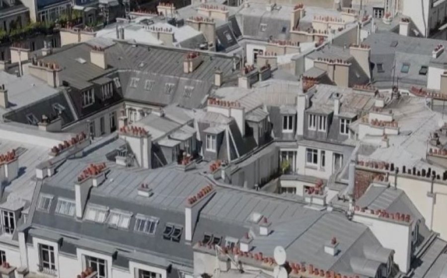 Çatitë historike të zinkut në Paris që krijojnë një 'efekt furre'
