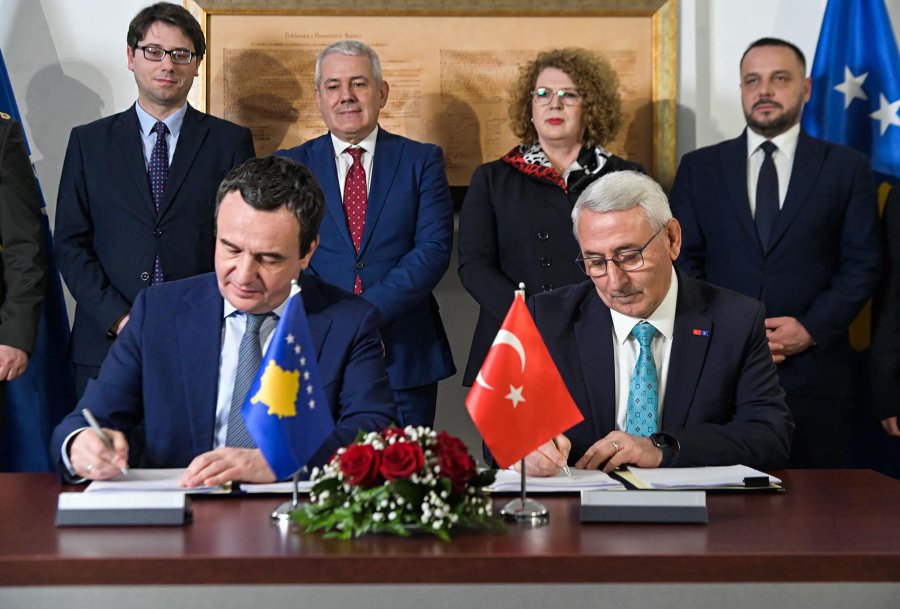 Kurti ka njoftuar se është nënshkruar një kontratë për vënien në funksion të fabrikës së municioneve