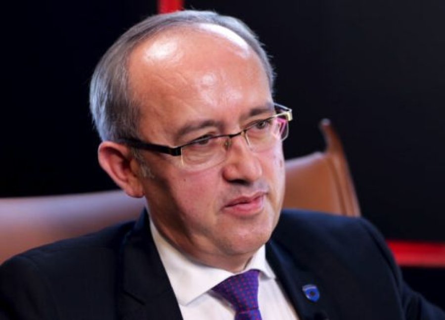 Avdullah Hoti paralajmëron për 'rrënim të ekonomisë' së Kosovës