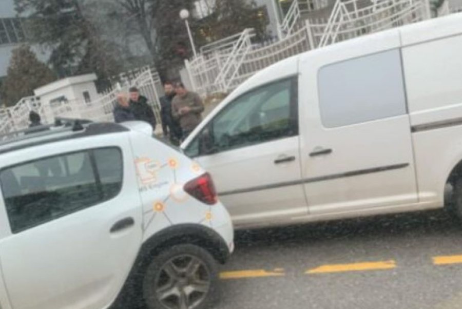 Aksident në Prishtinë, përfshihen një kamion dhe 3 vetura