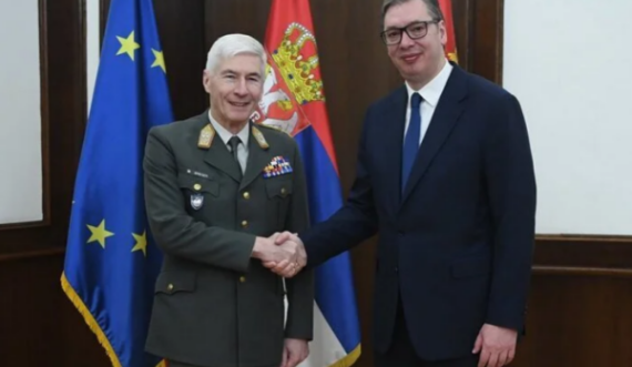 Vuçiq takohet me kryetarin e Komitetit Ushtarak të BE-së, thotë se me të foli për situatën në Kosovë