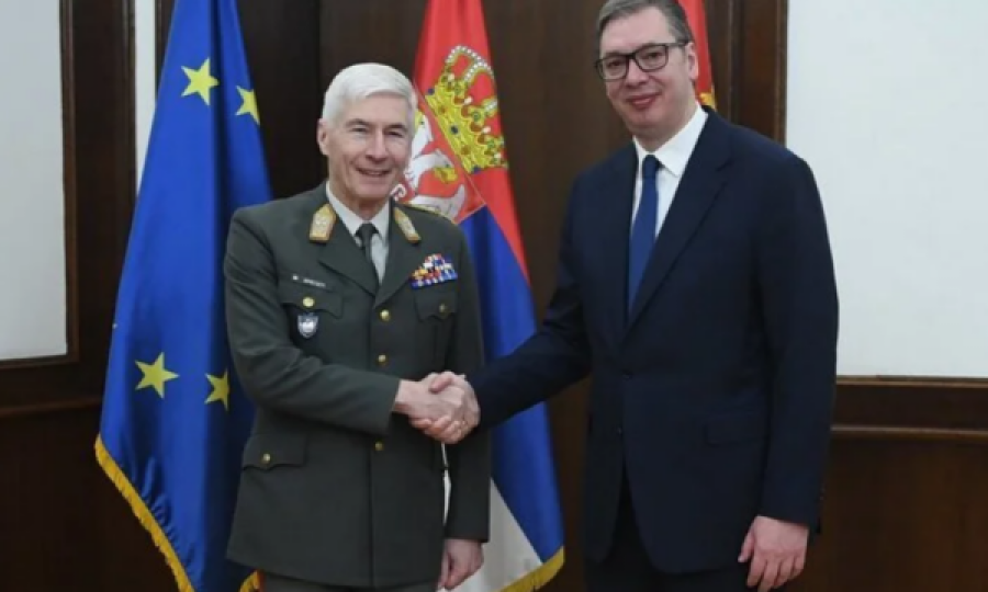 Vuçiq takohet me kryetarin e Komitetit Ushtarak të BE-së, thotë se me të foli për situatën në Kosovë