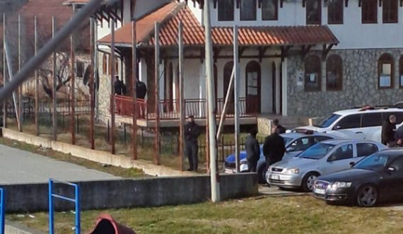 Policia në fshatra të Pejës, Istogut e Klinës – aksion kundër zyrave paralele të Serbisë