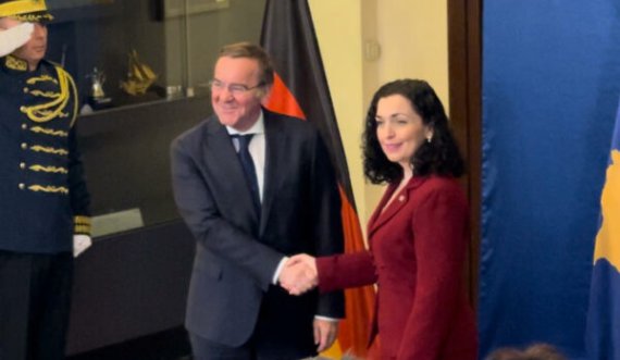 Ministri gjerman takohet me Vjosa Osmanin