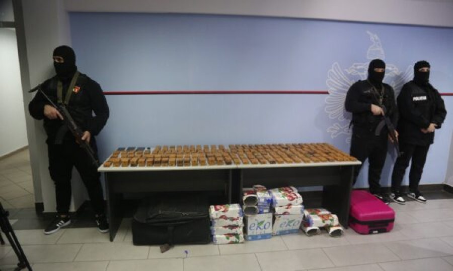 Trafik armësh dhe eksplozivësh nga Kosova në Shqipëri, kapen 46 kg tritol! Kush janë të arrestuarit (Detaje-Foto)