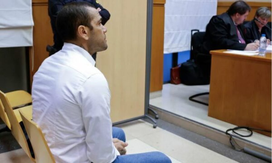Ka nisur gjykimi i Dani Alvesit, futbollisti akuzohet për përdhunim dhe mund të dënohet me 12 vjet burg