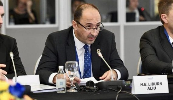 Ministri Liburn Aliu dhe zëvendësi i tij Hysen Durmishi thërrasin konferencë për medie