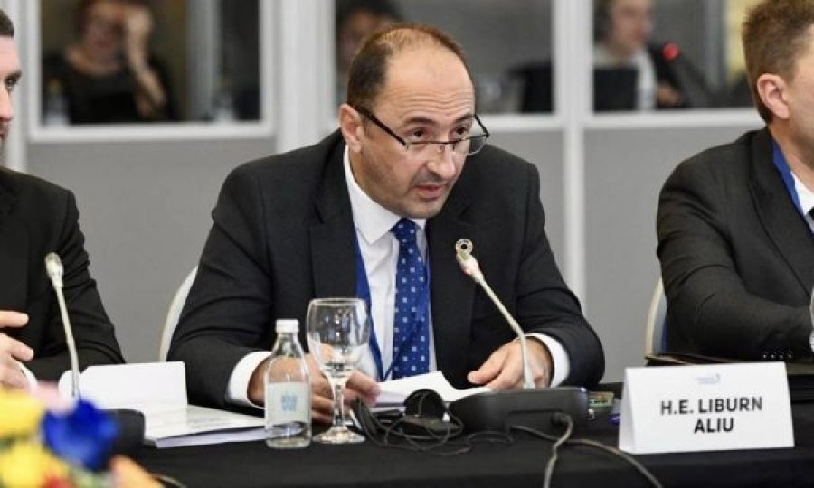 Ministri Liburn Aliu dhe zëvendësi i tij Hysen Durmishi thërrasin konferencë për medie